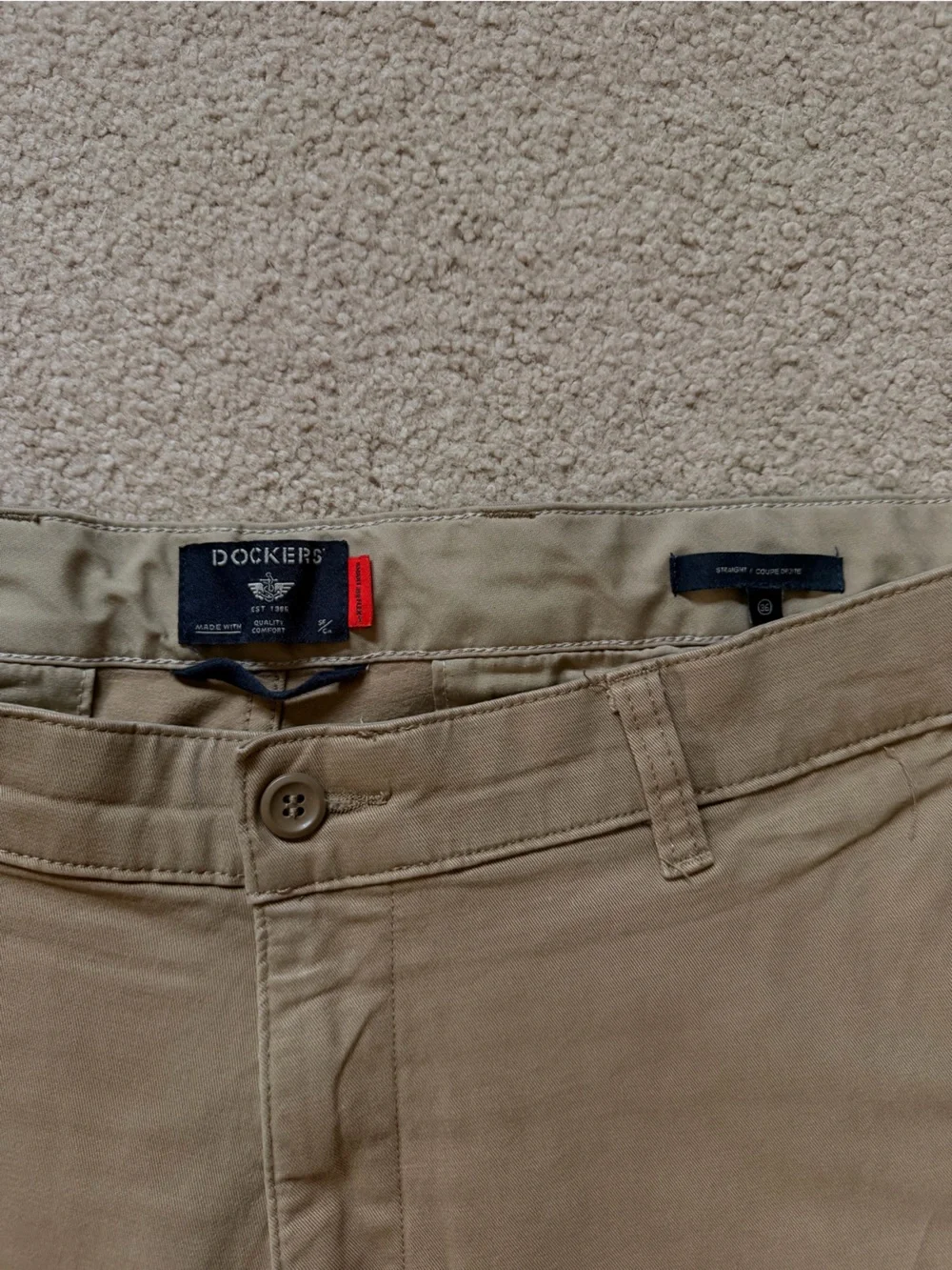 Dockers Men's Chinos in Khaki